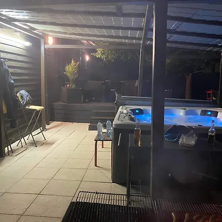 Relooke Bien Equipe Avec Jacuzzi *